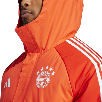 Giacca parka rosso chiaro da calcio del Bayern Monaco 2024 - Adidas