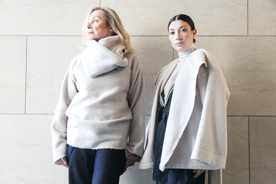 Maglione bianco in lana a collo alto