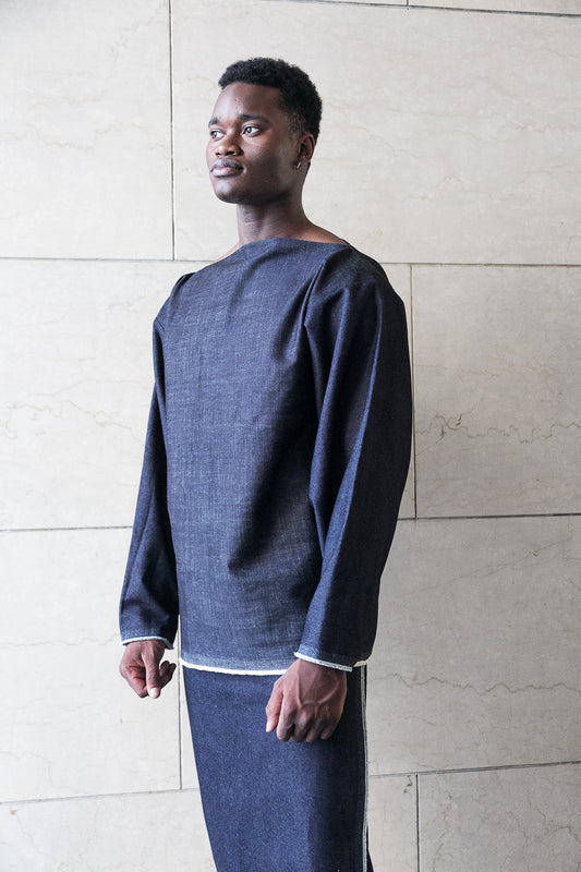 Camicia a maniche lunghe con collo a barchetta