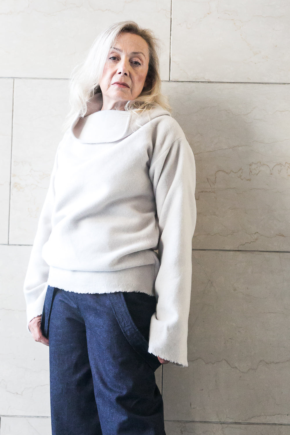 Maglione bianco in lana a collo alto