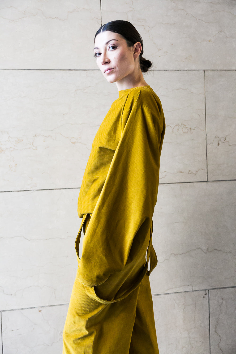 Camicia a maniche lunghe con collo a barchetta