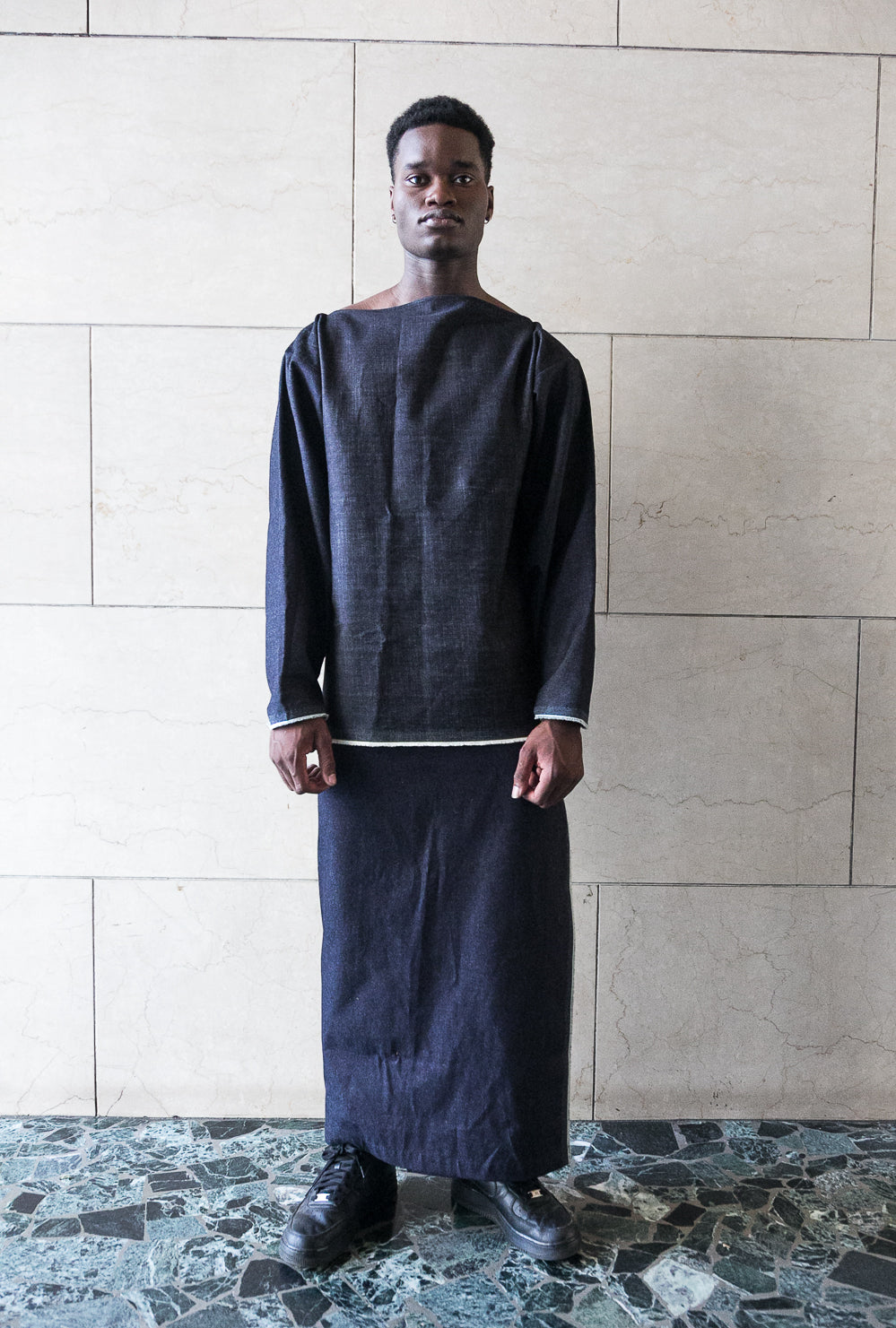 Camicia a maniche lunghe con collo a barchetta